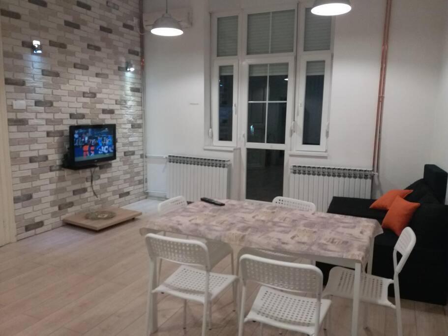 River Walk Apartment *